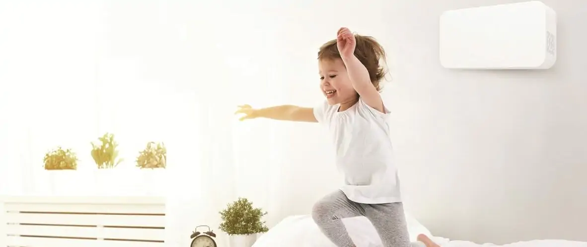 enfant respire de l'air pur avec la ventilation AFM