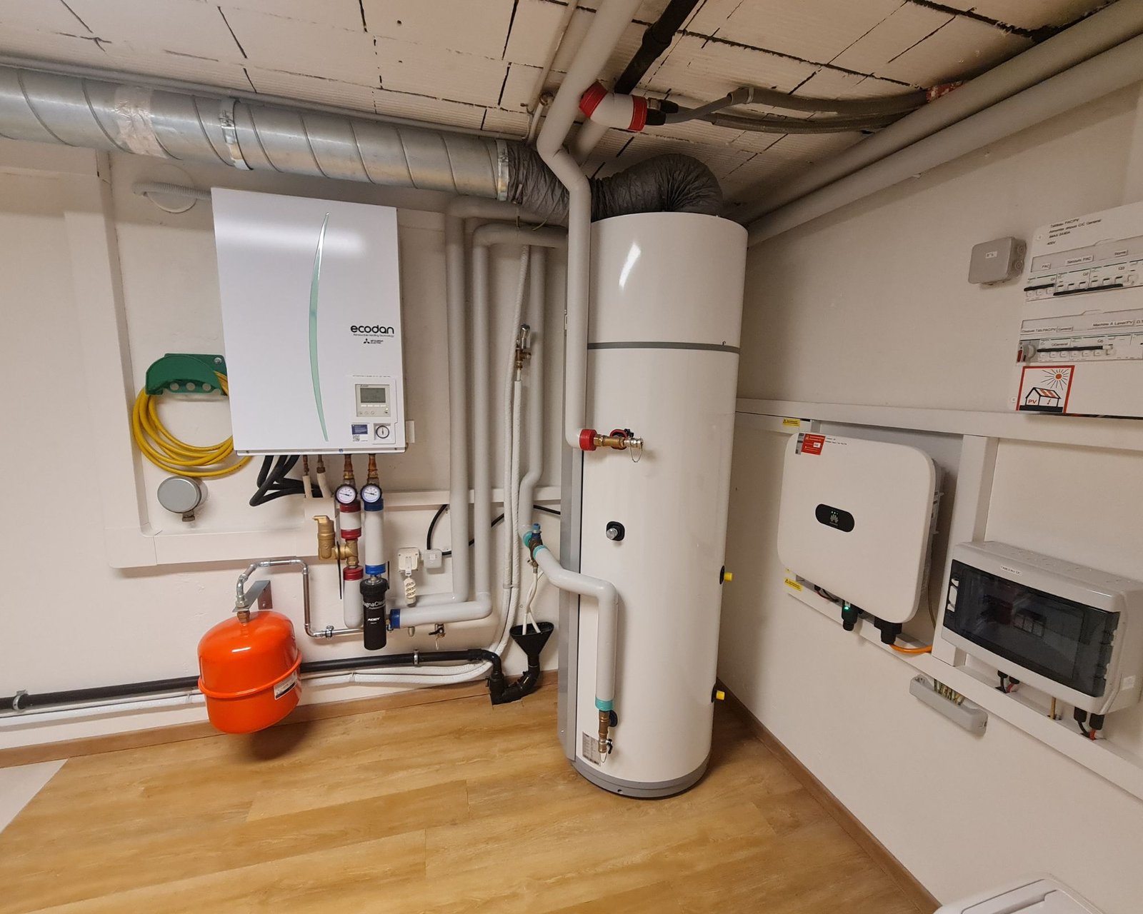 AFM SA vous équipe en solutions d'eau chaude sanitaire à Vaud : boilers solaires, thermodynamiques, entretien et détartrage chauffe-eau.